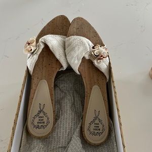 Rodo Linen floral sandals size 8.5 worn once. In excellent condition.